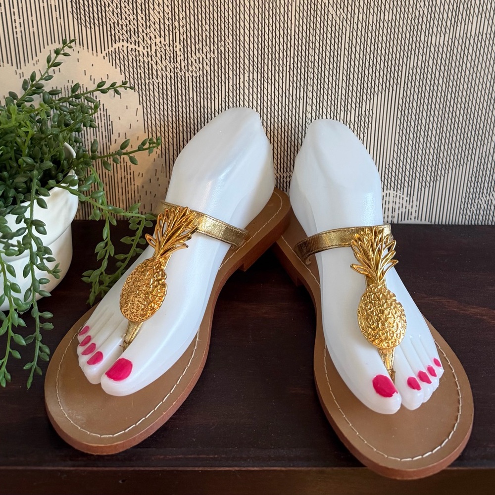 Lilly Pulitzer for Target Gold Pineapple Thong Sandals Flats Tropical Resort